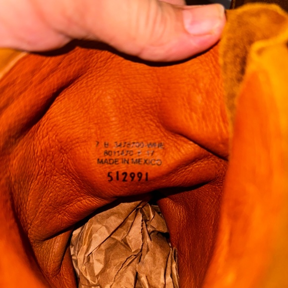 Gorgeous Detailed Frye Oiled Italian Suede Booties Boots Size 7 - Picture 5 of 5